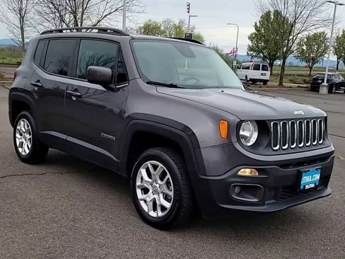 Used 2017 Jeep Renegade Latitude w/ Popular Equipment Group image 2