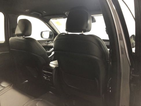 Used 2025 Jeep Grand Cherokee Limited image 12