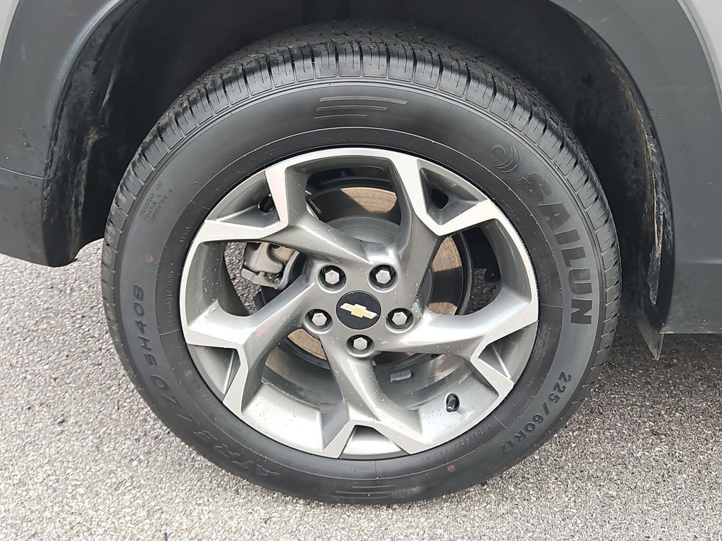 Used 2025 Chevrolet Trax LT FWD image 7