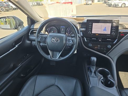 Used 2021 Toyota Camry SE FWD image 19