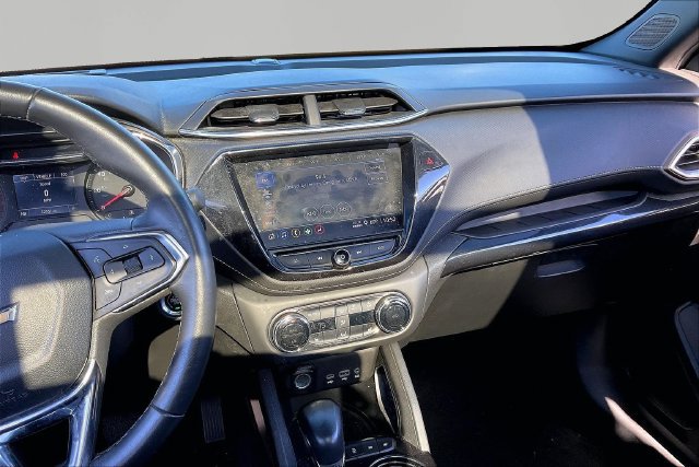 Used 2023 Chevrolet TrailBlazer ACTIV w/ Sun and Liftgate Package FWD image 9