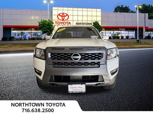 Used 2025 Nissan Frontier SV w/ SV Convenience Package AWD/4WD image 5