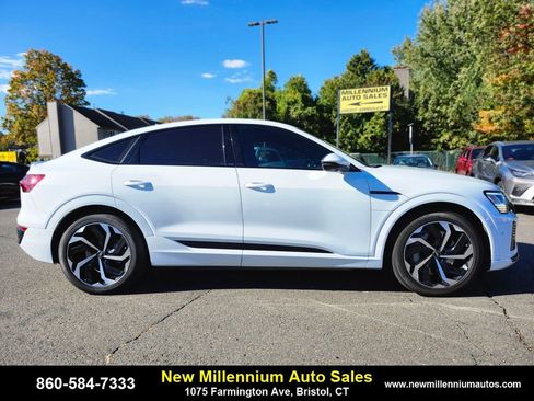 Used 2024 Audi Q8 e-tron Prestige w/ Prestige Package image 6