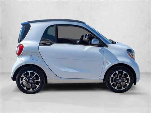 Used 2016 smart fortwo pure image 4