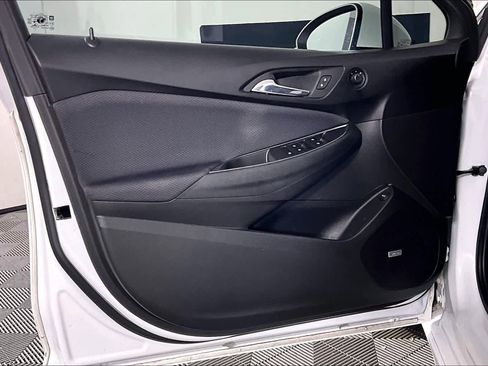 Used 2018 Chevrolet Cruze LT w/ Sun And Sound Package FWD image 18
