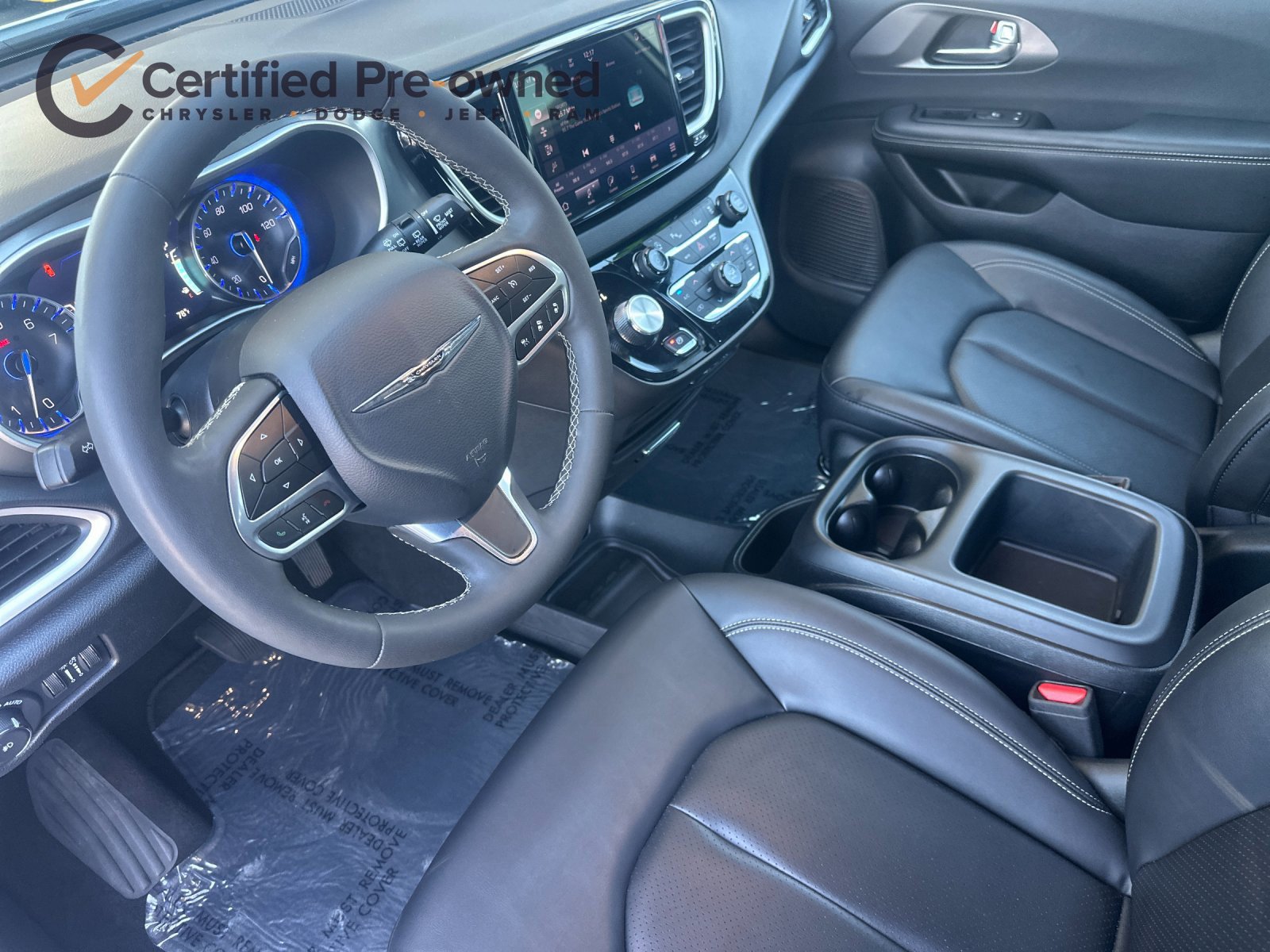 Used 2025 Chrysler Pacifica Select FWD image 11