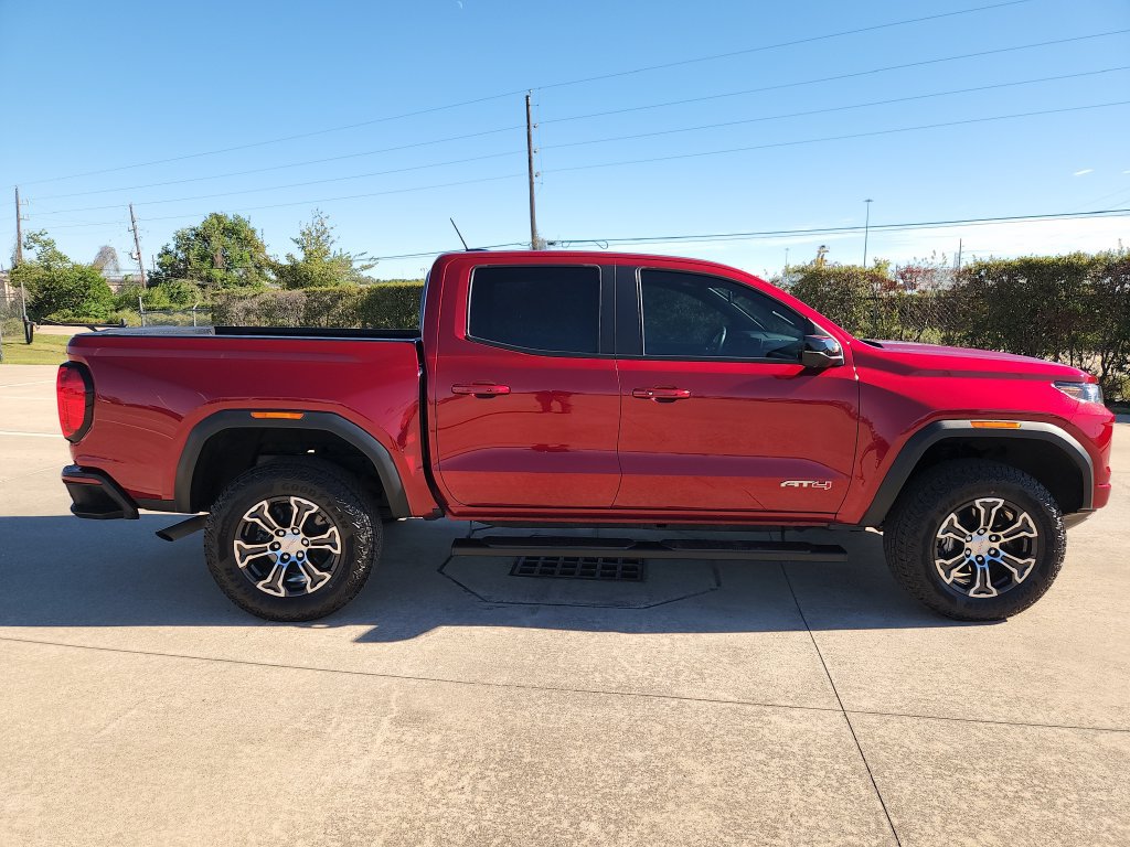 Used 2024 GMC Canyon AT4 w/ Technology Package AWD/4WD image 4