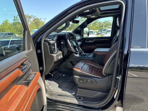 Used 2024 GMC Sierra 3500 Denali Ultimate AWD/4WD image 10