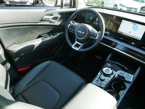 Certified 2024 Kia Sportage EX AWD/4WD image 9