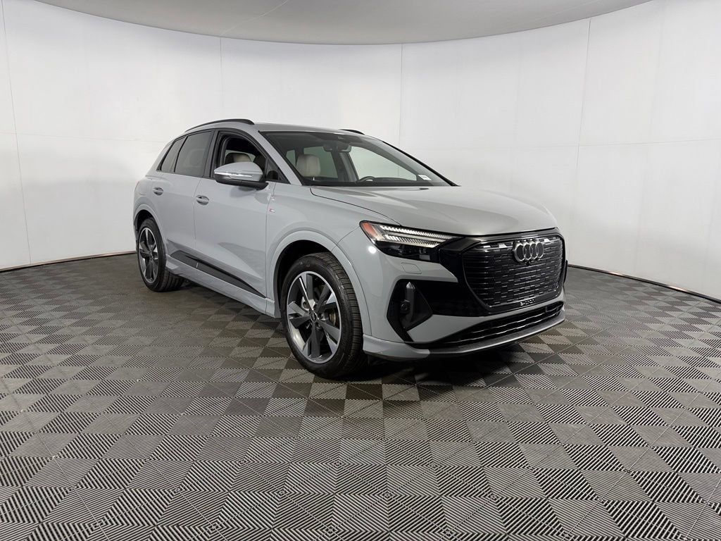 Used 2025 Audi Q4 e-tron Prestige w/ Black Optic Package AWD/4WD image 4