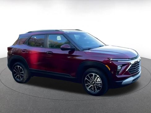 Used 2025 Chevrolet TrailBlazer LT image 4