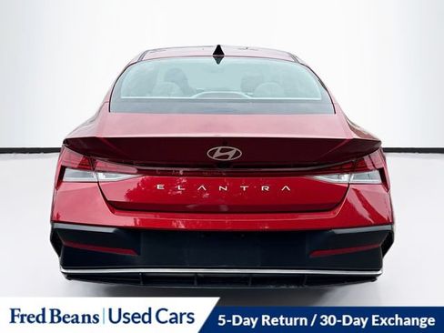 Certified 2025 Hyundai Elantra SEL FWD image 8