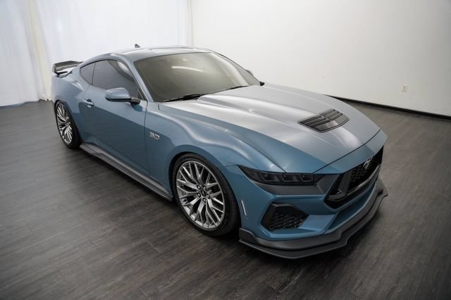 Used 2025 Ford Mustang GT Premium RWD image 2