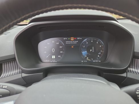 Used 2021 Volvo XC40 T5 R-Design w/ Climate Package image 25