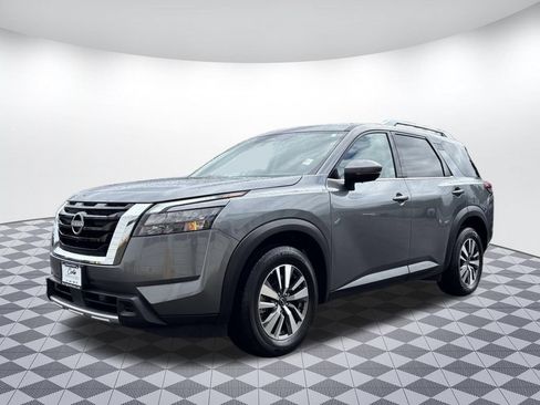 Used 2025 Nissan Pathfinder SL AWD/4WD image 3