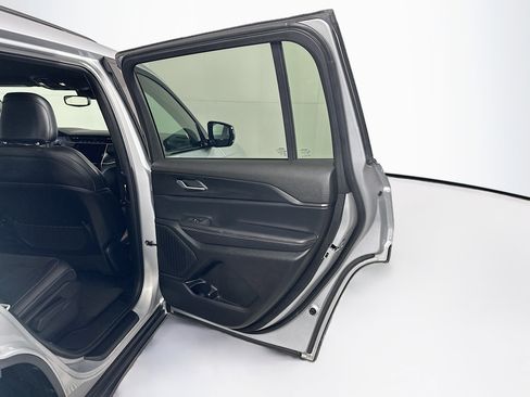 Used 2024 Jeep Grand Cherokee L Altitude image 30