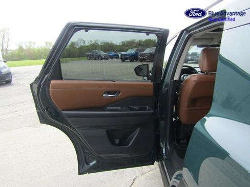 Used 2025 Nissan Pathfinder Platinum w/ Cargo Package AWD/4WD image 42