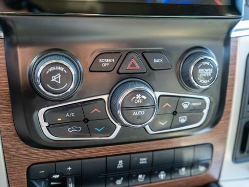 Used 2018 RAM 1500 Laramie w/ Convenience Group AWD/4WD image 32