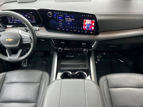 Used 2025 Chevrolet Suburban LT w/ Comfort Package image 16