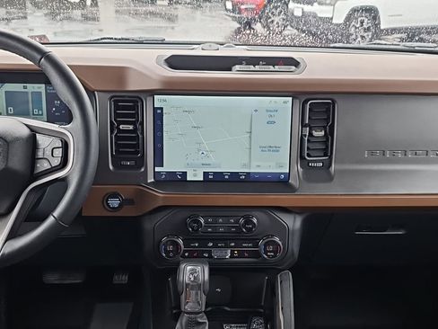 Used 2024 Ford Bronco Outer Banks AWD/4WD image 15