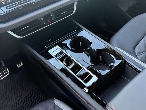 Certified 2025 Volkswagen Atlas Peak Edition SE image 18