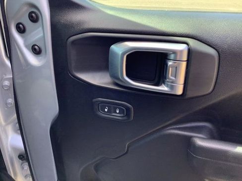 Used 2023 Jeep Gladiator Willys image 41