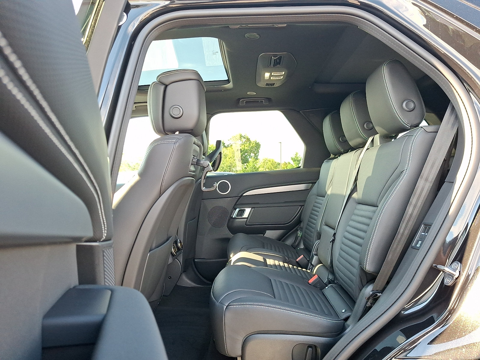 New 2026 Land Rover Discovery Limited Edition AWD/4WD image 8