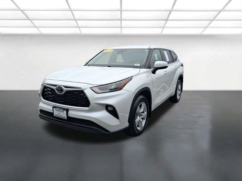 Used 2022 Toyota Highlander LE AWD/4WD image 7
