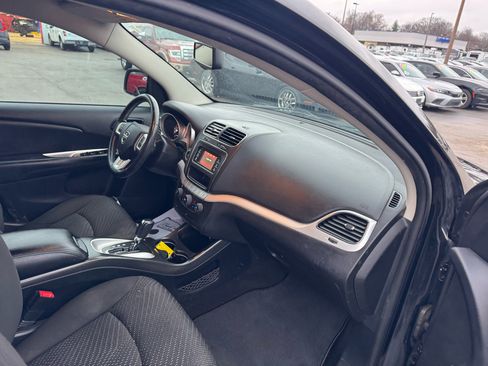 Used 2016 Dodge Journey SE w/ Flexible Seating Group image 10
