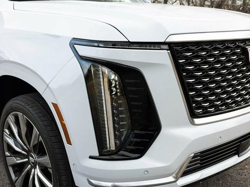 Used 2026 Cadillac Escalade Luxury w/ Touring Package image 19