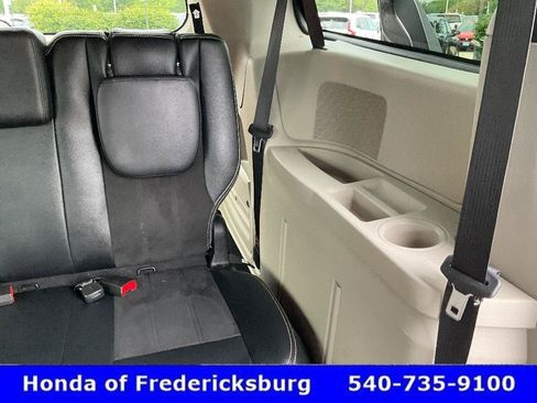 Used 2017 Dodge Grand Caravan SXT FWD image 22