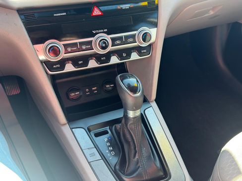 Used 2020 Hyundai Elantra SEL FWD image 23