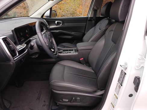 Used 2025 Kia Sorento S w/ Panoramic Sunroof Package image 12