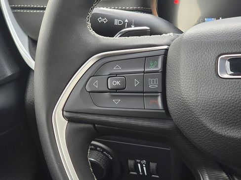 New 2025 Jeep Grand Cherokee Altitude image 21