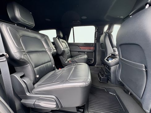 Used 2023 Lincoln Navigator 4WD image 35