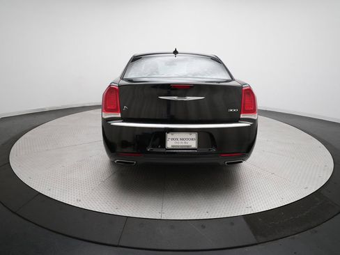 Used 2017 Chrysler 300 Limited image 25