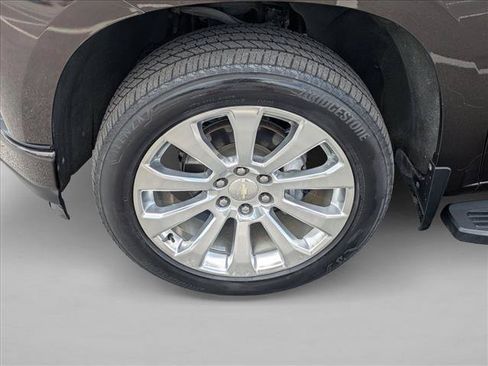Used 2019 Chevrolet Silverado 1500 High Country w/ Technology Package AWD/4WD image 21