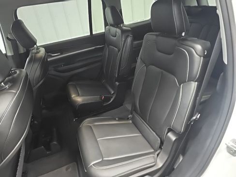 Used 2023 Jeep Grand Cherokee L Limited AWD/4WD image 31