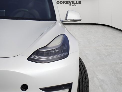 Used 2020 Tesla Model 3 Standard Range image 4