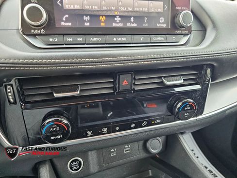 Used 2022 Nissan Rogue SV AWD/4WD image 26