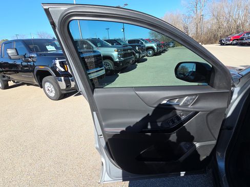 Certified 2025 Chevrolet Equinox RS w/ Safety and Technology Package image 12