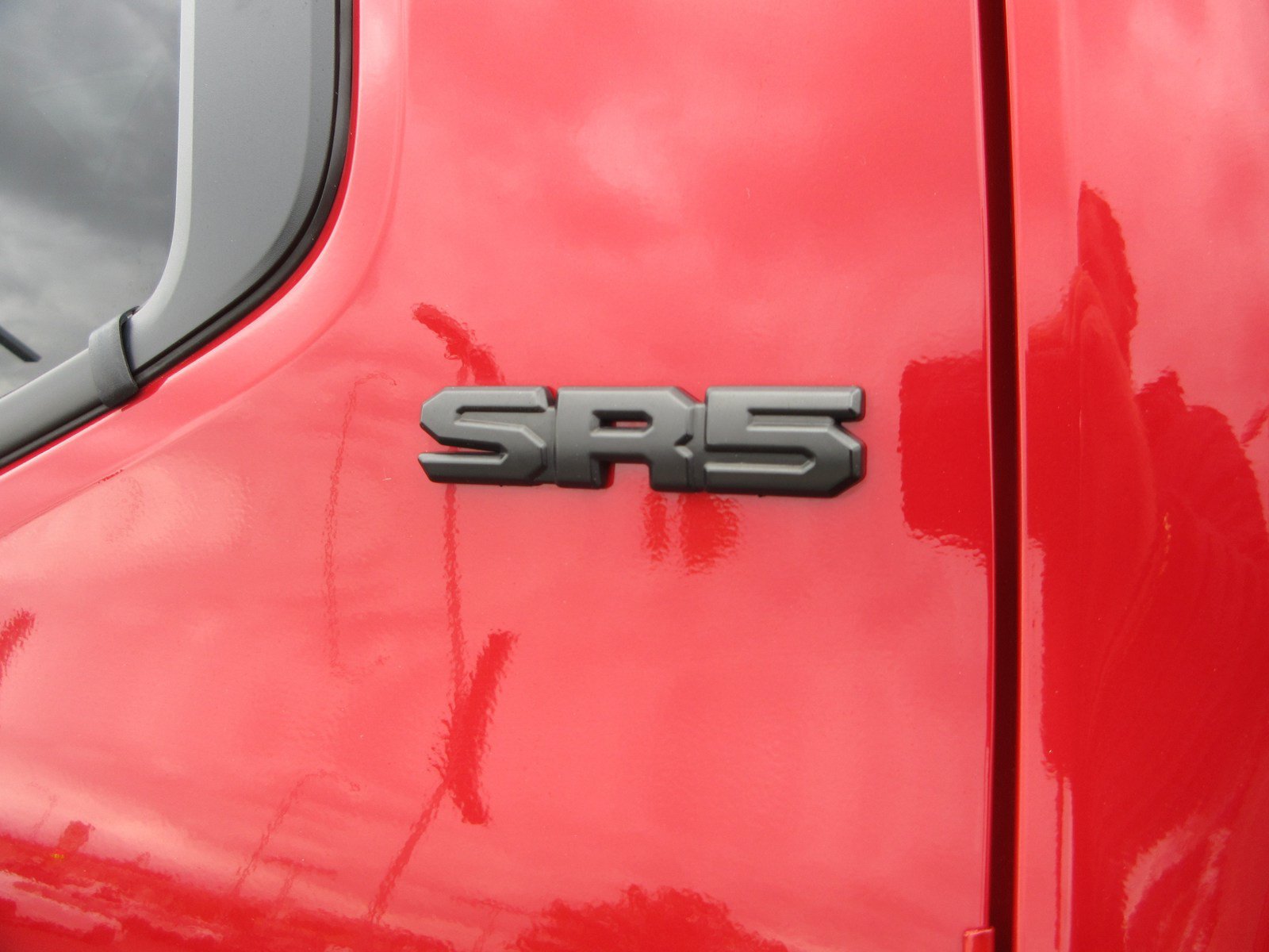 Used 2025 Toyota Tacoma SR5 AWD/4WD image 7