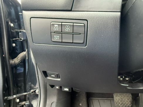 Used 2016 MAZDA MAZDA3 i Touring w/ Popular Equipment Package FWD image 12