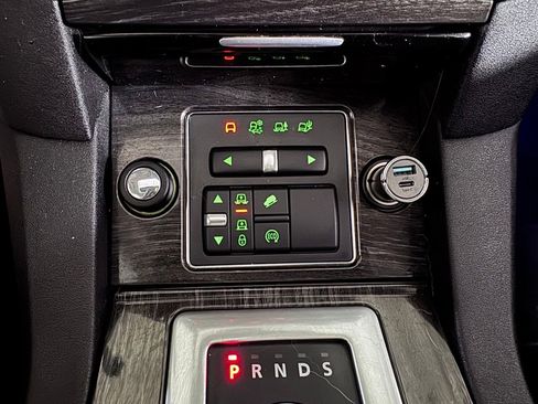 Used 2016 Land Rover LR4 AWD/4WD image 38