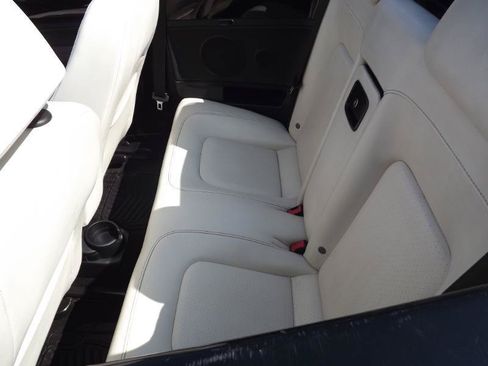 Used 2010 Volkswagen Beetle Convertible FWD image 3
