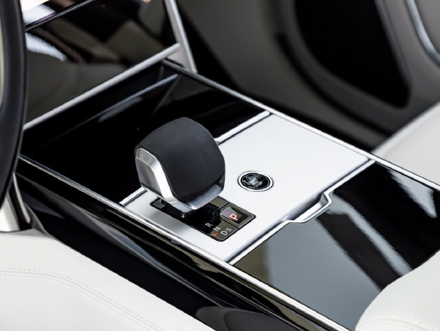 New 2026 Land Rover Range Rover Autobiography AWD/4WD image 21
