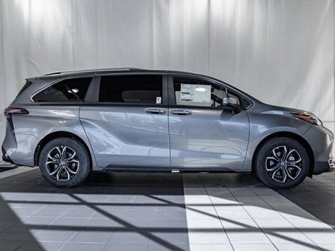 New 2026 Toyota Sienna Platinum image 3