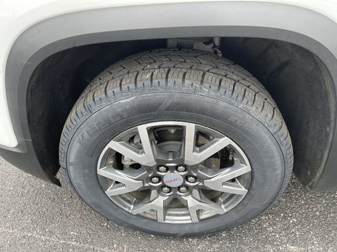 Used 2023 GMC Acadia SLT w/ Technology Package FWD image 33