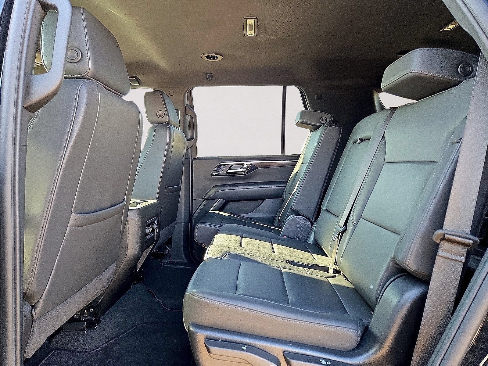 Used 2025 Chevrolet Tahoe LT AWD/4WD image 15
