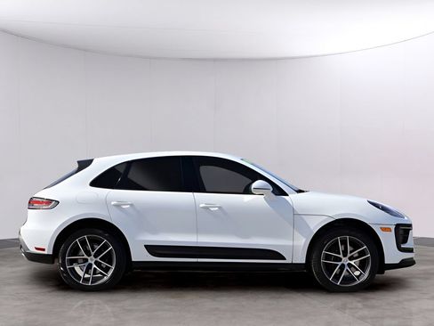 Used 2025 Porsche Macan AWD/4WD image 9